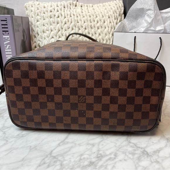 Louis Vuitton Damier Ebene Neverfull MM - Picture 3 of 15
